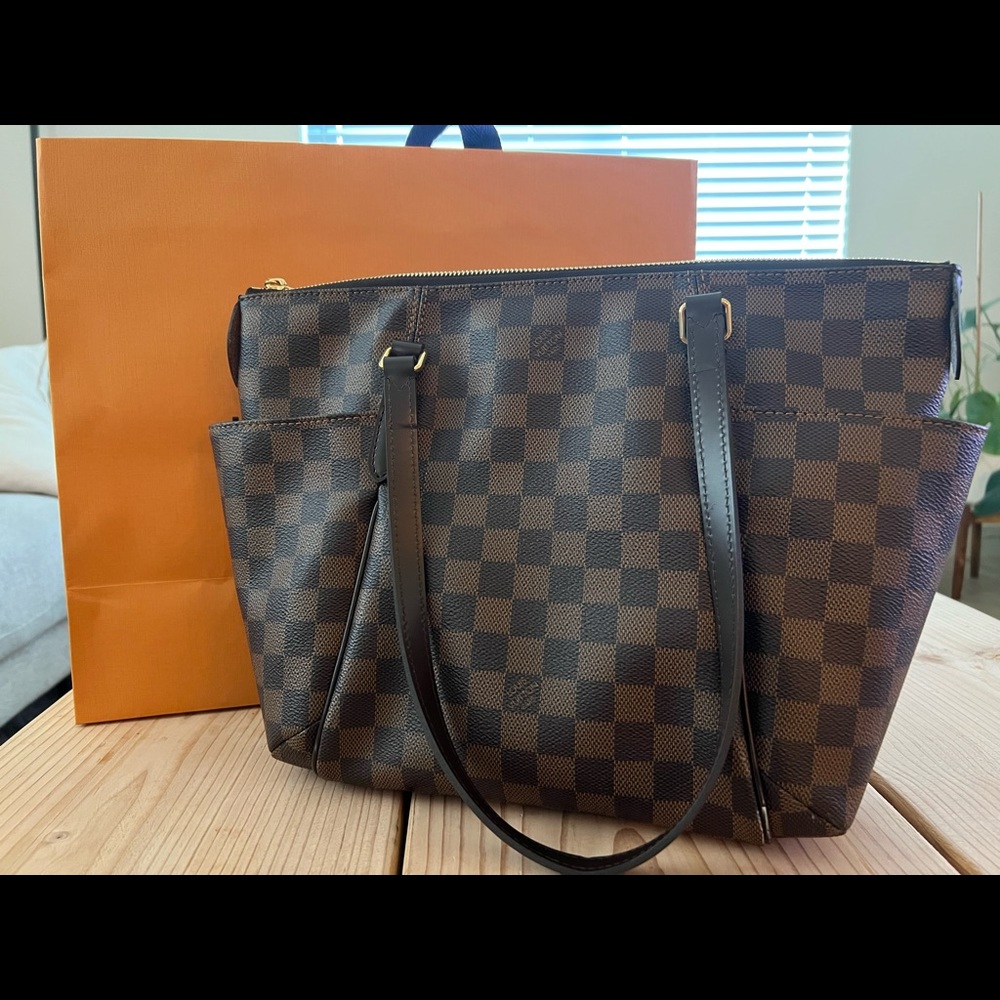 Louis Vuitton Damier PM Handbag